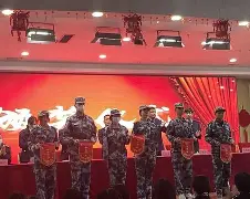 比赛在即,各队士气高涨,准备全力以赴(比赛前队员们提出大家要有齐心协力勇于拼搏) 比赛在即,各队士气高涨,准备全力以赴(比赛前队员们提出大家要有齐心协力勇于拼搏)