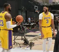 海河豪华阵容遭遇劲敌湖人之争，引爆全场热情(m1加兰德步枪的劲敌德国g43半自动步枪)