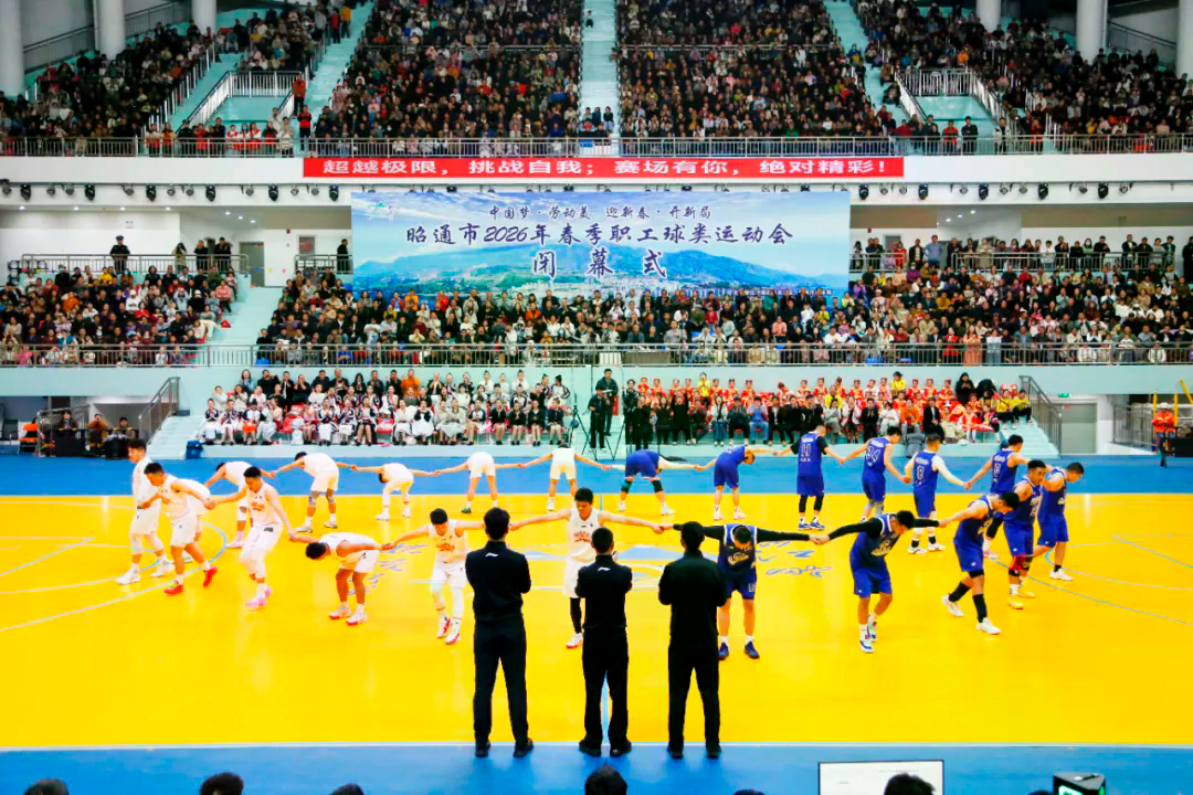 运动员们展现最佳状态，体育比赛集聚巅峰对决